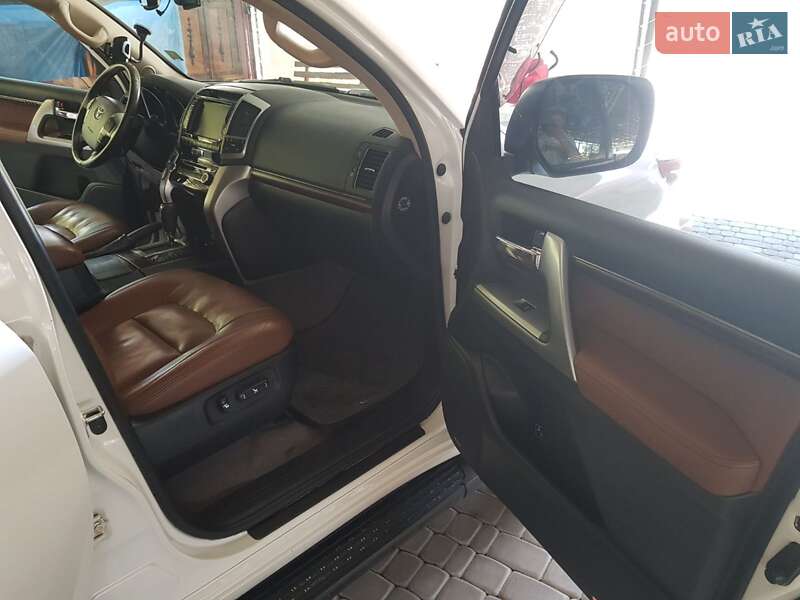 Внедорожник / Кроссовер Toyota Land Cruiser 2014 в Первомайске