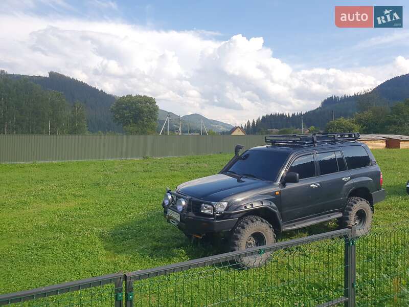 Внедорожник / Кроссовер Toyota Land Cruiser 2004 в Черновцах