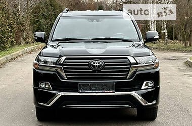 Позашляховик / Кросовер Toyota Land Cruiser 2018 в 
