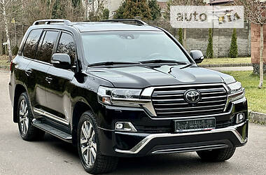 Позашляховик / Кросовер Toyota Land Cruiser 2018 в 