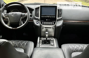 Позашляховик / Кросовер Toyota Land Cruiser 2018 в 
