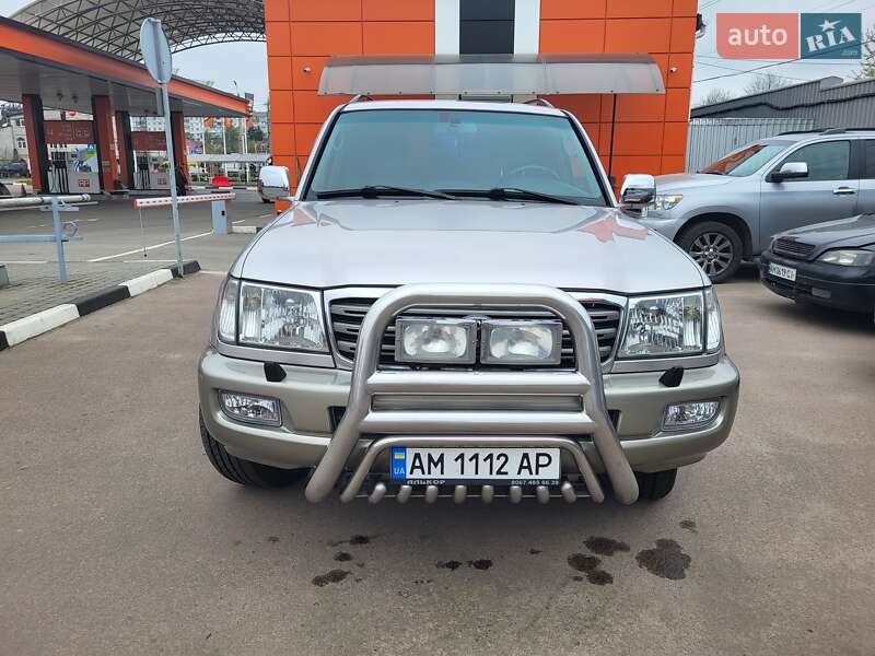 Внедорожник / Кроссовер Toyota Land Cruiser 2003 в 