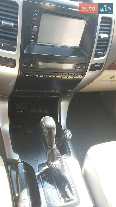 Позашляховик / Кросовер Toyota Land Cruiser 2006 в Кривому Розі