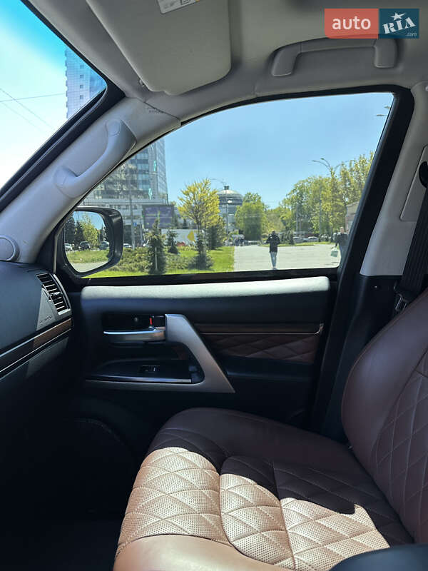 Внедорожник / Кроссовер Toyota Land Cruiser 2017 в Киеве фото 13 Внедорожник / Кроссовер Toyota Land Cruiser 2017 в Киеве