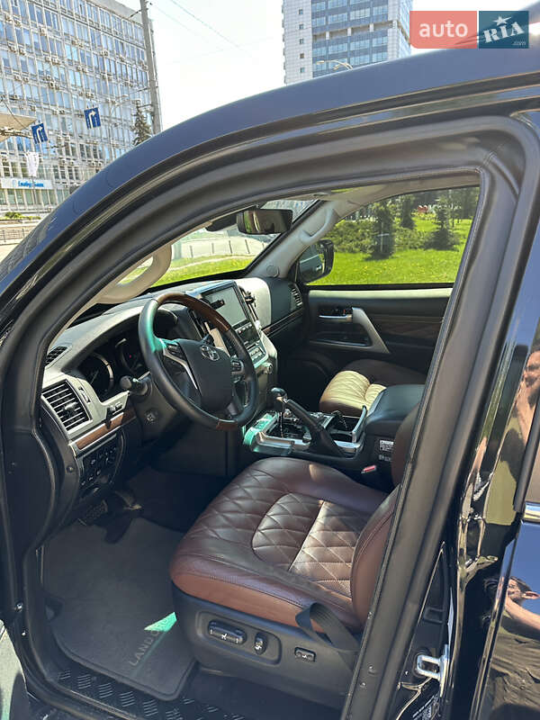 Внедорожник / Кроссовер Toyota Land Cruiser 2017 в Киеве фото 20 Внедорожник / Кроссовер Toyota Land Cruiser 2017 в Киеве