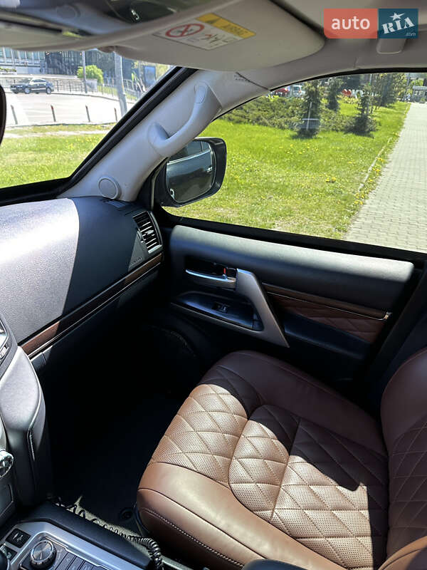 Внедорожник / Кроссовер Toyota Land Cruiser 2017 в Киеве фото 22 Внедорожник / Кроссовер Toyota Land Cruiser 2017 в Киеве