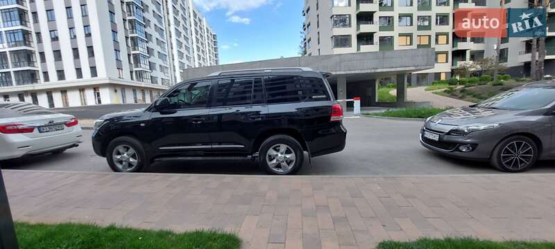 Позашляховик / Кросовер Toyota Land Cruiser 2011 в Києві