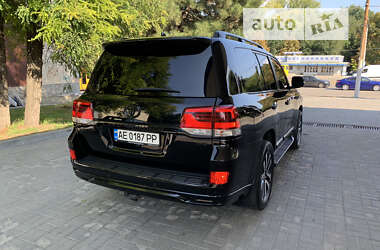 Позашляховик / Кросовер Toyota Land Cruiser 2017 в 