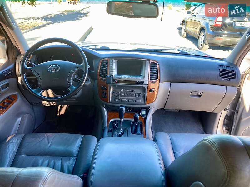 Внедорожник / Кроссовер Toyota Land Cruiser 2006 в Черкассах