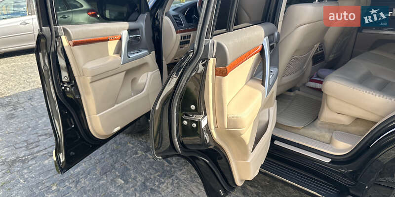 Внедорожник / Кроссовер Toyota Land Cruiser 2012 в Малине