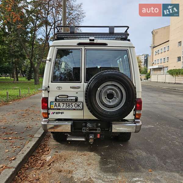 Внедорожник / Кроссовер Toyota Land Cruiser 2014 в Киеве