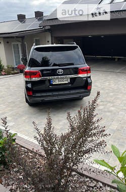 Внедорожник / Кроссовер Toyota Land Cruiser 2018 в 