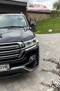 Внедорожник / Кроссовер Toyota Land Cruiser 2018 в 