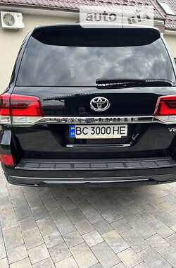 Внедорожник / Кроссовер Toyota Land Cruiser 2018 в 
