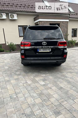 Внедорожник / Кроссовер Toyota Land Cruiser 2018 в 