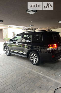 Внедорожник / Кроссовер Toyota Land Cruiser 2018 в 