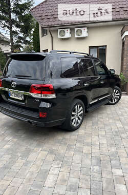 Внедорожник / Кроссовер Toyota Land Cruiser 2018 в 