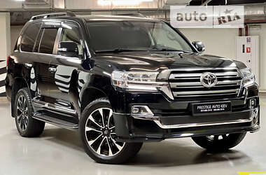 Внедорожник / Кроссовер Toyota Land Cruiser 2019 в 