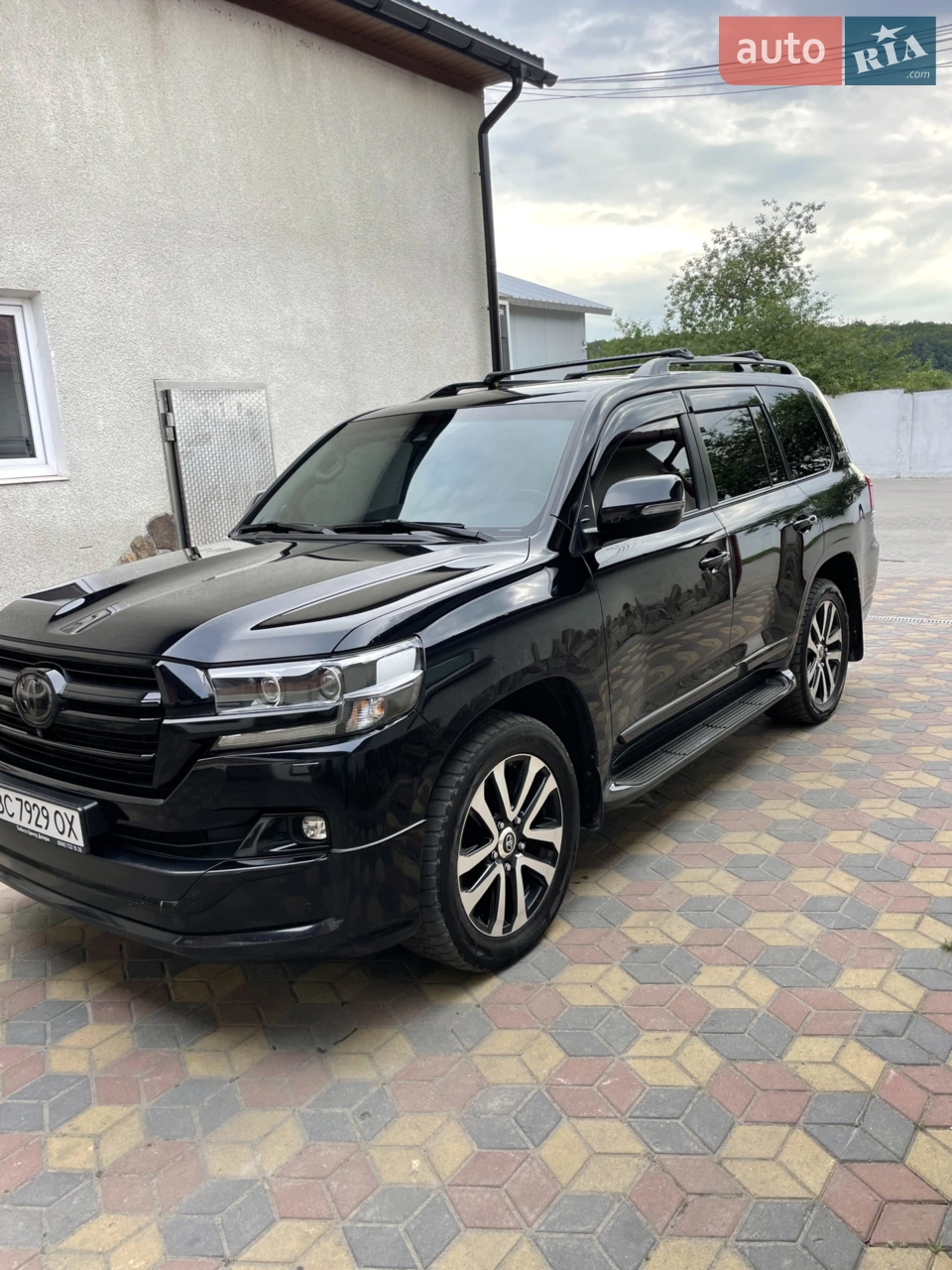 Обслуговування в сервісному центрі Toyota. Щойно пройдено повне ТО. Додатково комплект резини. Можливий продаж з ПДВ. 