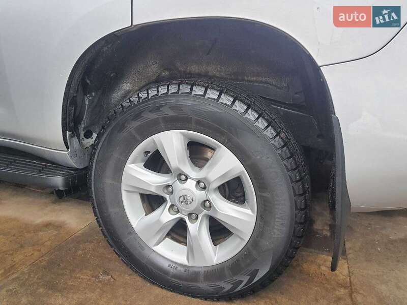 Позашляховик / Кросовер Toyota Land Cruiser 2012 в Сумах