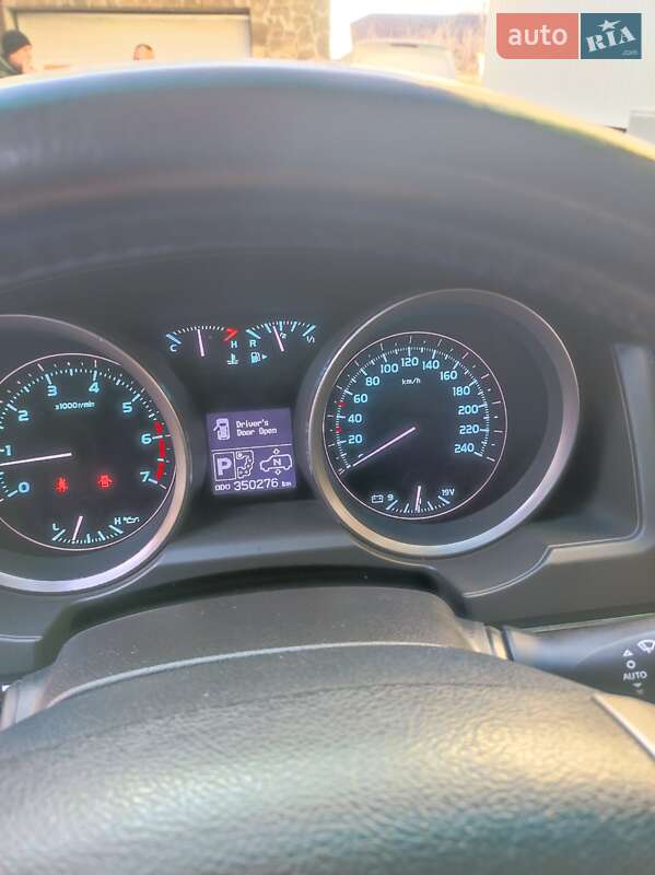 Внедорожник / Кроссовер Toyota Land Cruiser 2011 в Лубнах