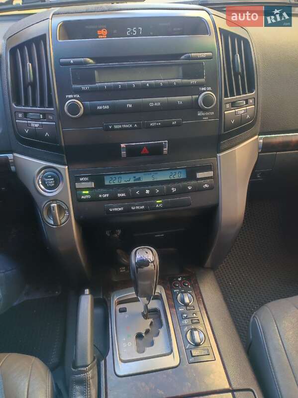 Внедорожник / Кроссовер Toyota Land Cruiser 2011 в Лубнах