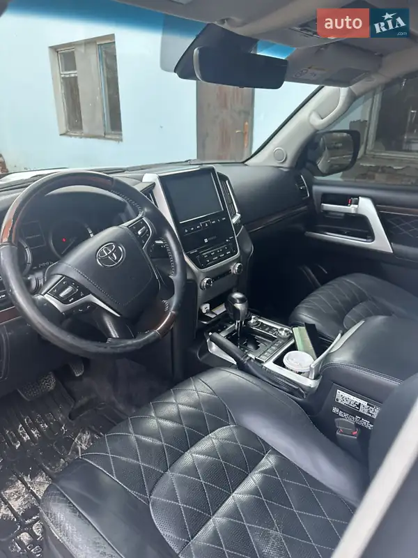 Внедорожник / Кроссовер Toyota Land Cruiser 2017 в 