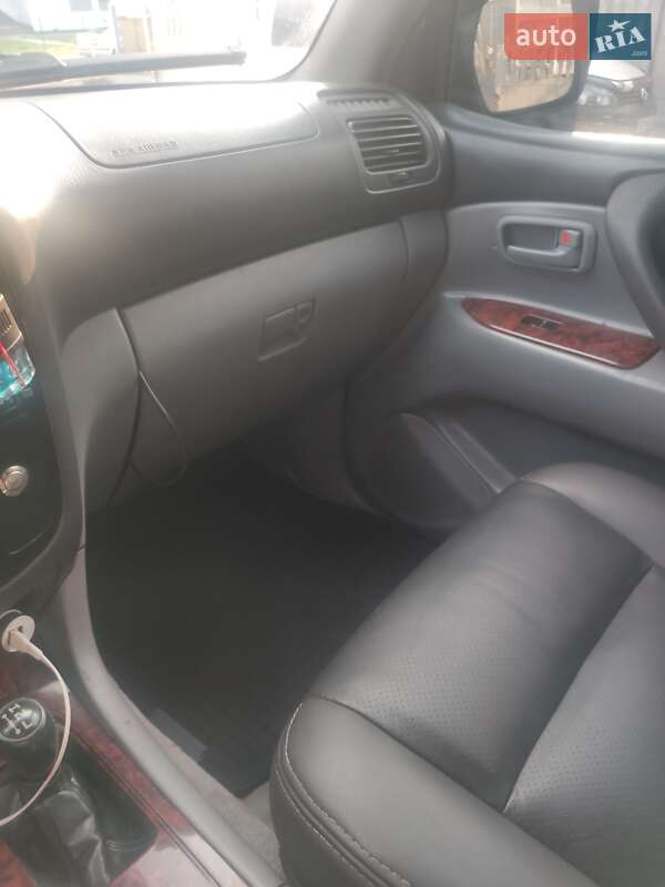 Внедорожник / Кроссовер Toyota Land Cruiser 2001 в Харькове