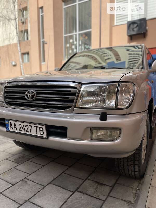 Внедорожник / Кроссовер Toyota Land Cruiser 2003 в Киеве