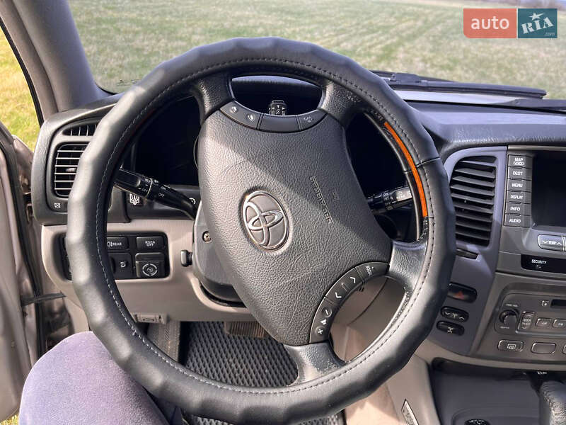 Внедорожник / Кроссовер Toyota Land Cruiser 2004 в Новых Санжарах