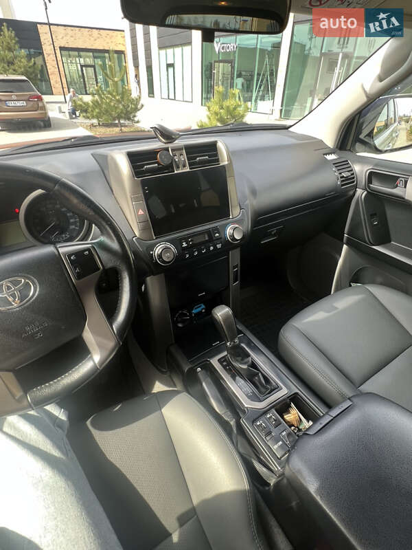 Внедорожник / Кроссовер Toyota Land Cruiser 2013 в Хмельницком