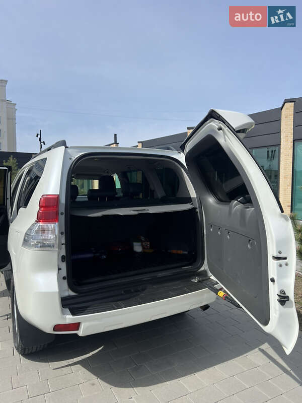 Внедорожник / Кроссовер Toyota Land Cruiser 2013 в Хмельницком