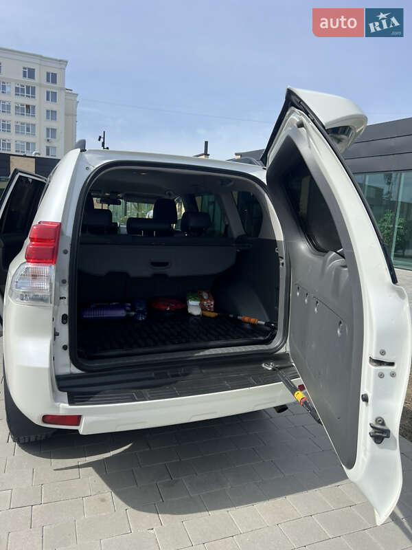 Внедорожник / Кроссовер Toyota Land Cruiser 2013 в Хмельницком