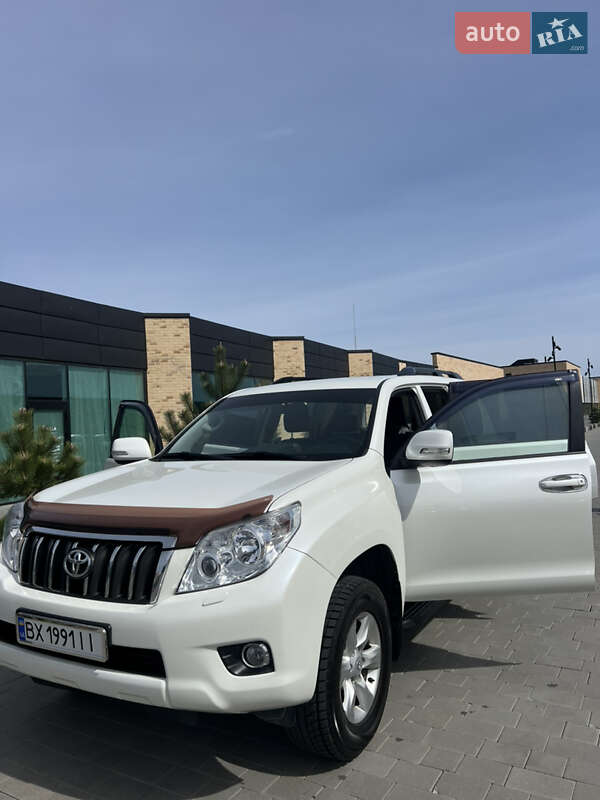 Внедорожник / Кроссовер Toyota Land Cruiser 2013 в Хмельницком