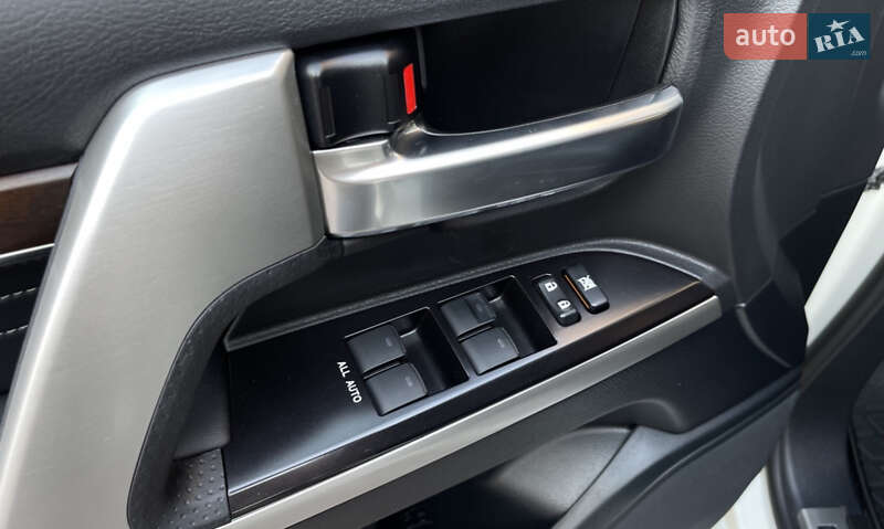 Внедорожник / Кроссовер Toyota Land Cruiser 2020 в Запорожье