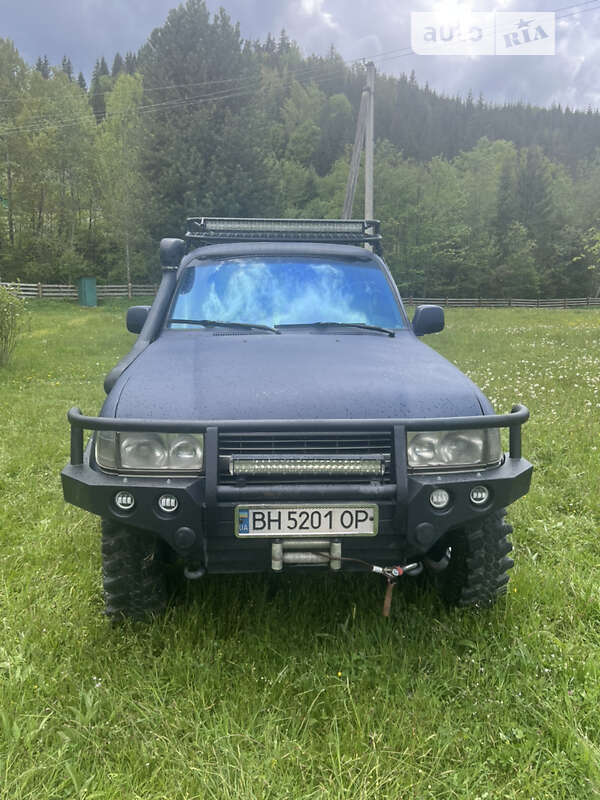 Внедорожник / Кроссовер Toyota Land Cruiser 1990 в Верховине