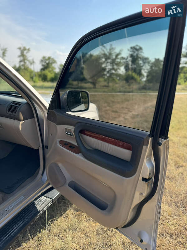 Внедорожник / Кроссовер Toyota Land Cruiser 2001 в Кропивницком