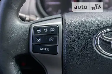 Toyota Land Cruiser 2012