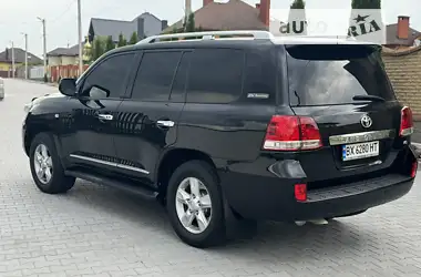 Toyota Land Cruiser 2011