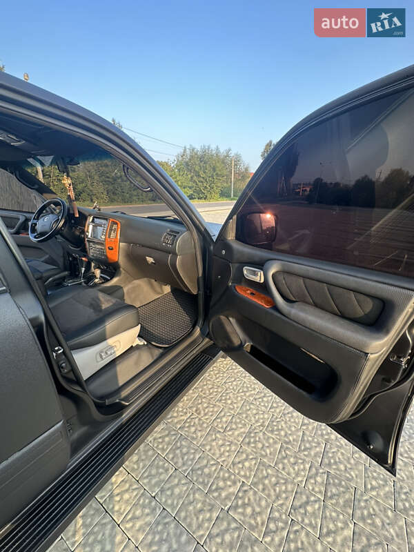 Внедорожник / Кроссовер Toyota Land Cruiser 2004 в Львове
