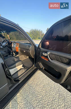 Позашляховик / Кросовер Toyota Land Cruiser 2004 в 