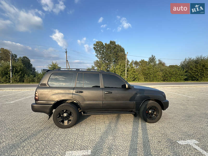 Внедорожник / Кроссовер Toyota Land Cruiser 2004 в Львове