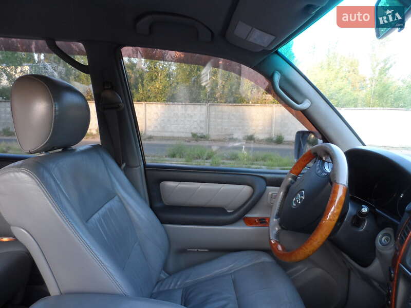 Позашляховик / Кросовер Toyota Land Cruiser 2002 в Вишгороді