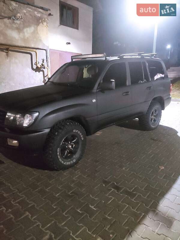 Внедорожник / Кроссовер Toyota Land Cruiser 2001 в Микуличине