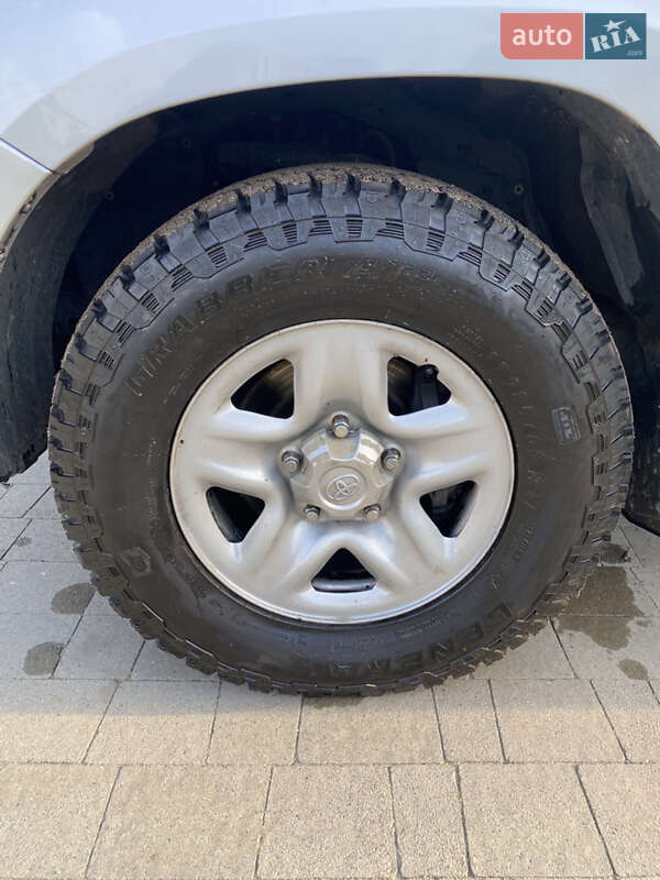 Внедорожник / Кроссовер Toyota Land Cruiser 2011 в Львове