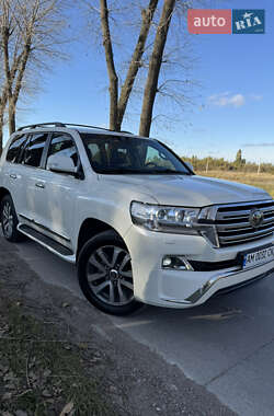 Внедорожник / Кроссовер Toyota Land Cruiser 2018 в Коростене