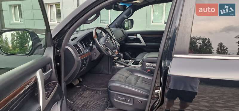 Внедорожник / Кроссовер Toyota Land Cruiser 2019 в Обухове