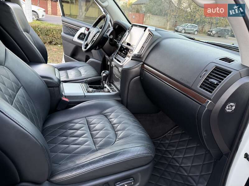Внедорожник / Кроссовер Toyota Land Cruiser 2018 в Одессе фото 38 Внедорожник / Кроссовер Toyota Land Cruiser 2018 в Одессе