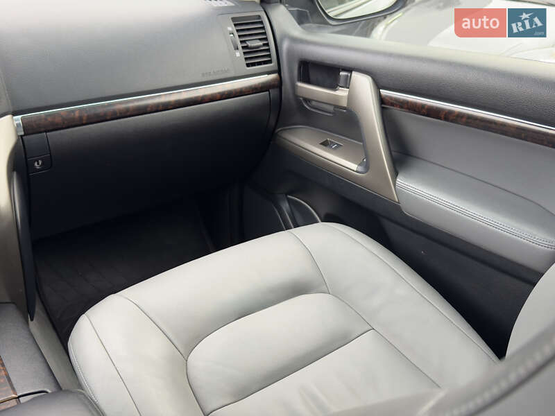 Внедорожник / Кроссовер Toyota Land Cruiser 2008 в Черновцах