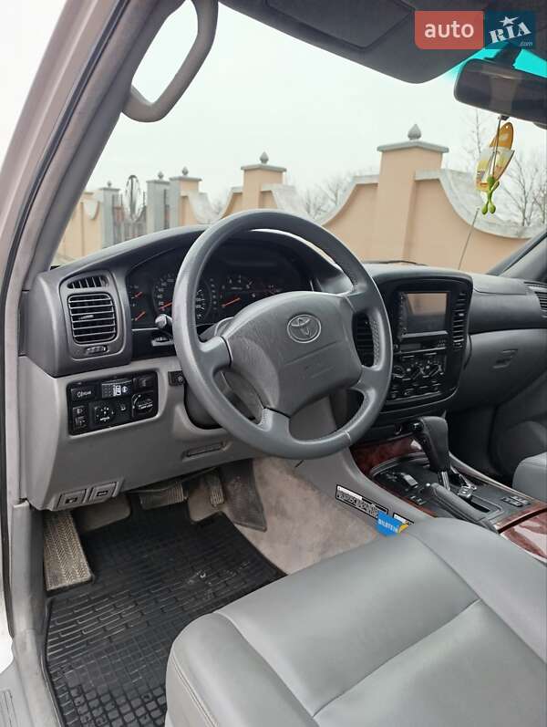 Внедорожник / Кроссовер Toyota Land Cruiser 2001 в Ужгороде